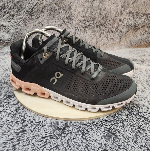 On Running Shoes - On Cloud Running Cloudflow Training Shoes Sneakers Pink Rose Women’s Size 9